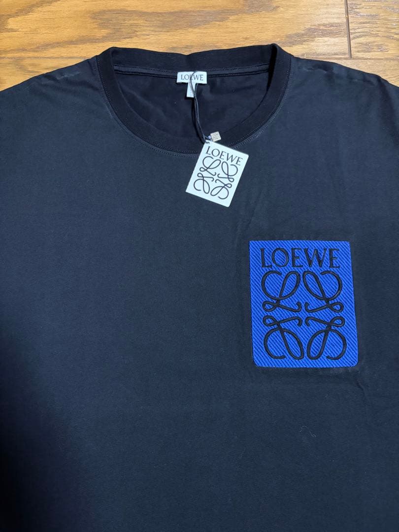 LOEWE 黒 Tシャツ 青いロゴ