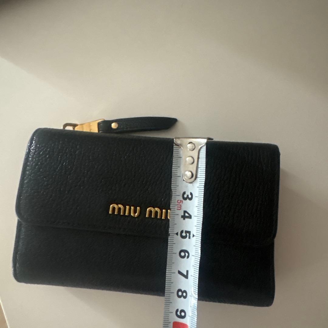 miu miu 三つ折り財布 黒