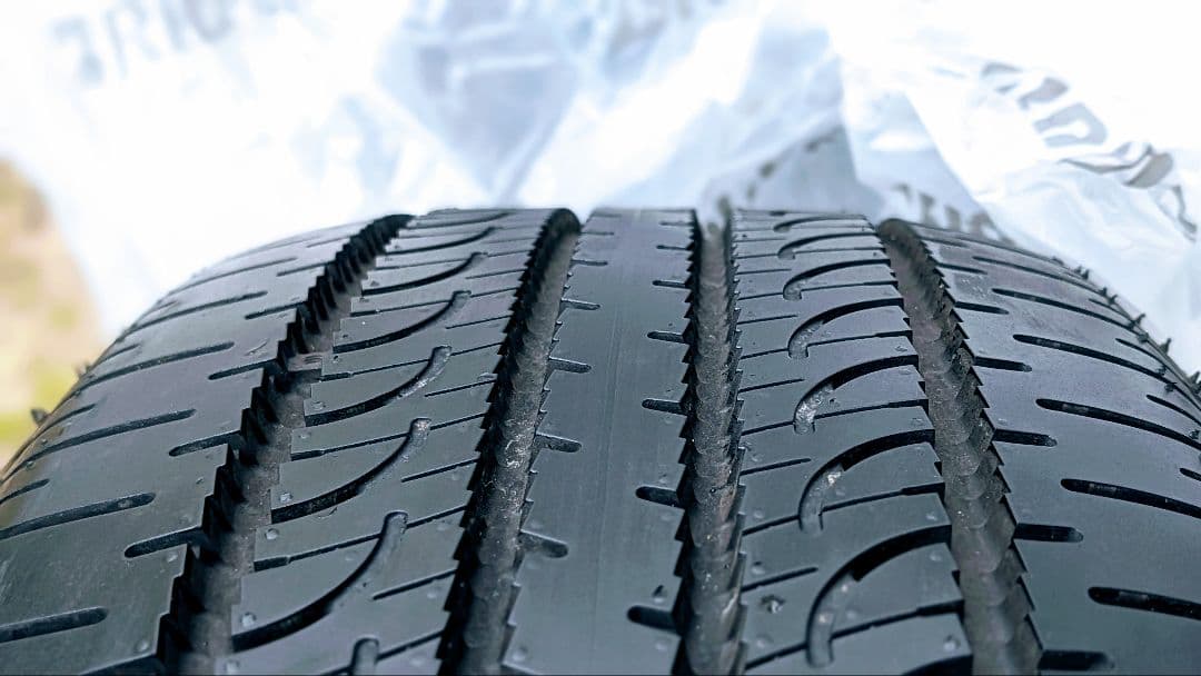 デリカD5純正タイヤ4本 GEOLANDAR SUV 225/55R18