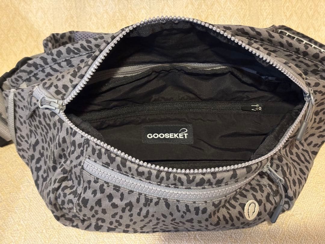 【極美品】KET 抱っこ紐 グレー・ヒョウ柄