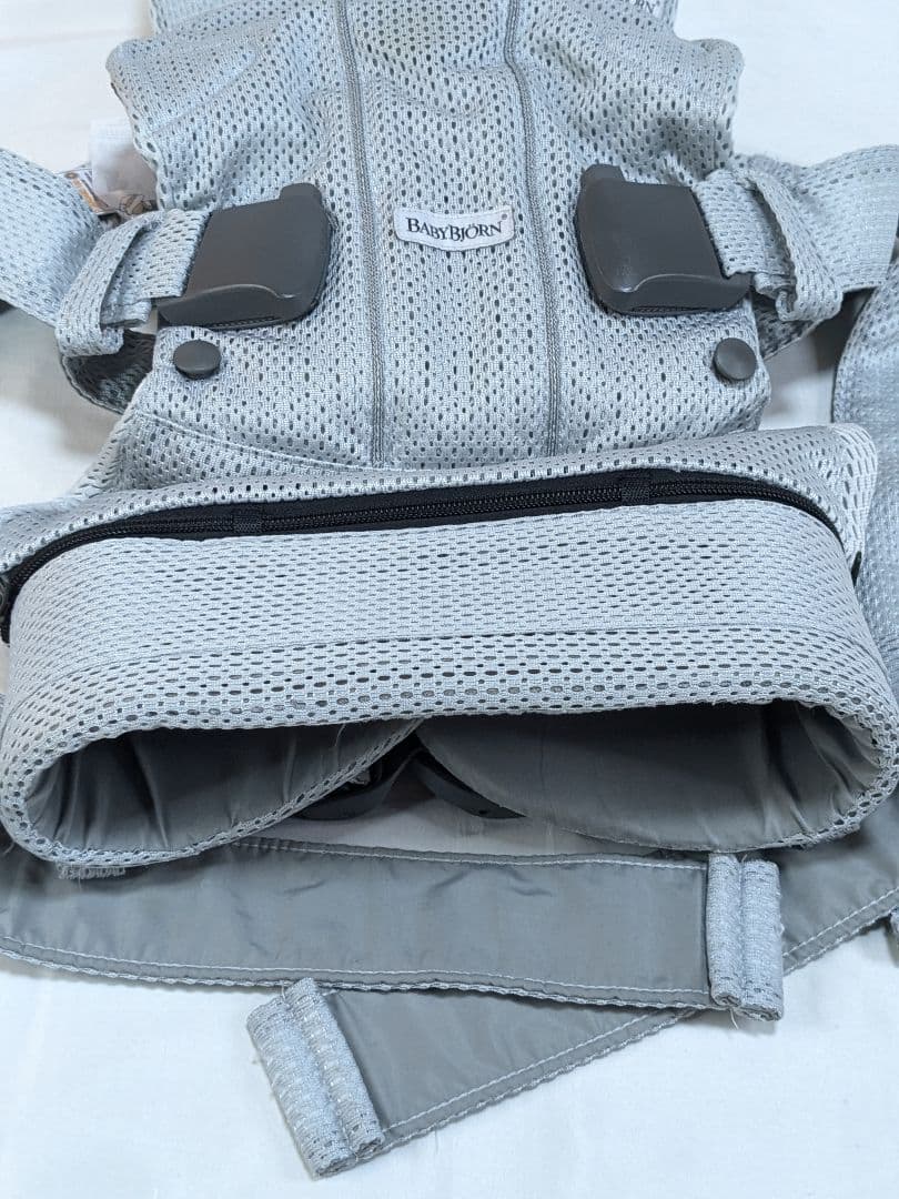 極美品 ベビービョルン ワンカイエアー グレー シルバー　 よだれカバー付き