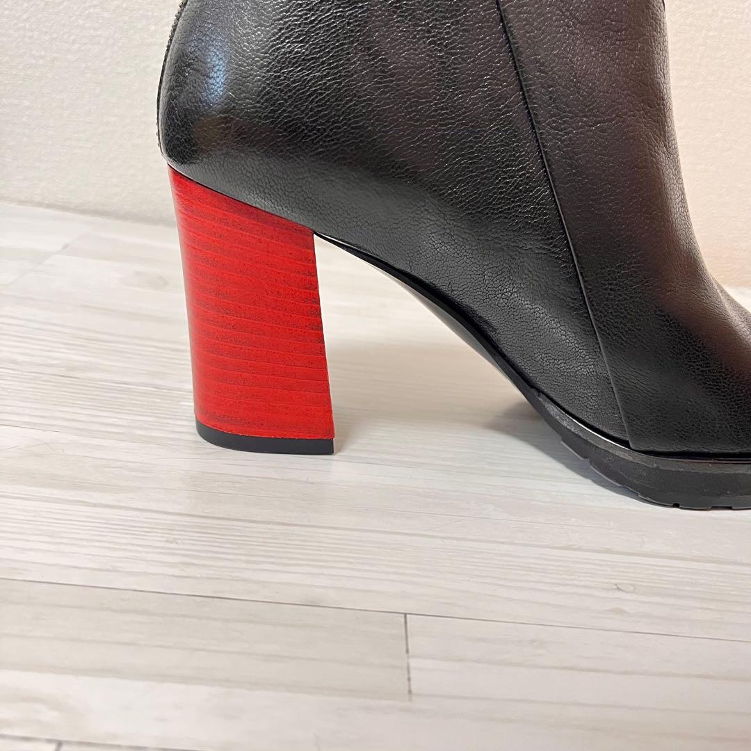 極美品 MANA 黒 レザー ポインテッドトゥ ブーティ Vカット バックジップ