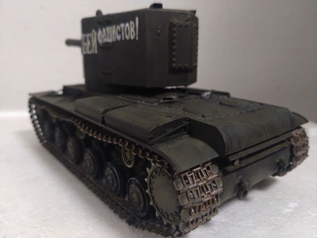 プラモデル戦車プラモデル1/35ソビエト重戦車ＫＶ2ビッグターレット完成品。